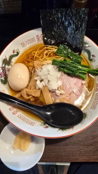 「鶏ガラベースの醤油ラーメン　830円」@麺や まる喜の写真