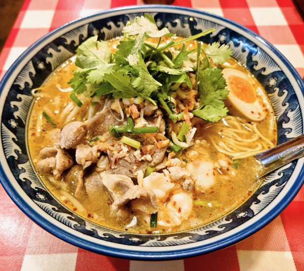 「スコータイラーメン」@ティーヌン 西早稲田本店の写真