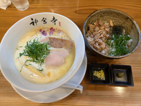 「二層泡鶏白湯らぁ麺＋チャーシュー丼」@二層泡鶏白湯 神宮寺の写真