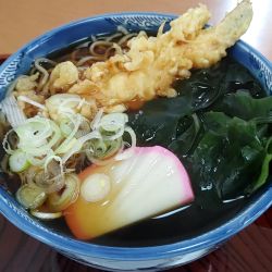 天ぷらそば（910円）