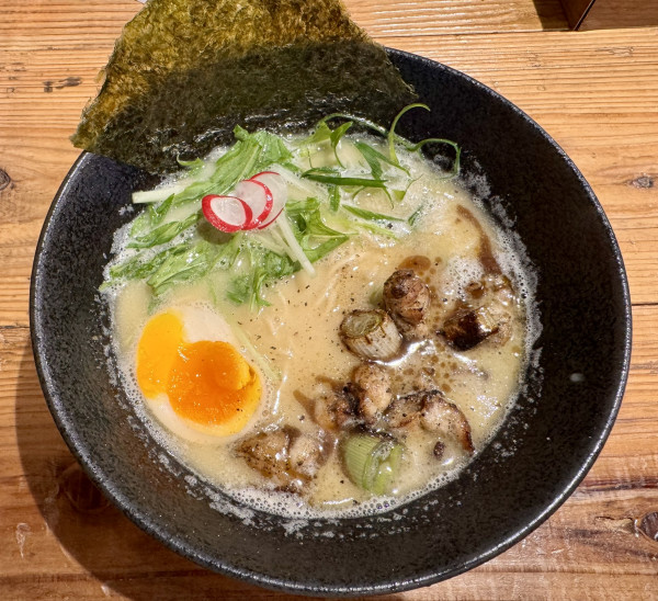 「特製炭焼鶏そば」@鶏そば炭や 新橋店の写真