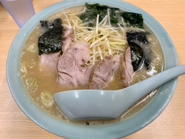 「ネギチャーシューメン(中盛)1320円」@とんとんラーメン 川口店の写真