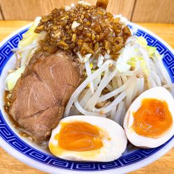 ふじ麺　醤油（930円）、味玉（CP）
