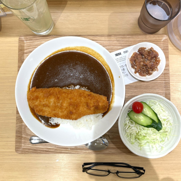 「特大アジフライカレー」@三陽食堂 東京駅ヤエチカ店の写真