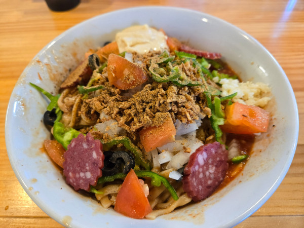 「限定maze pizza(ニンニク、ガリマヨ、魚粉)」@鷹の目 西巣鴨店の写真