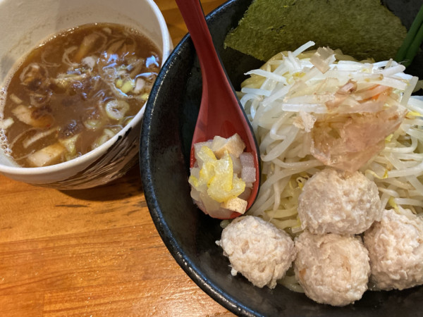 「醤油炊きしろぼしつけ麺 並冷＋鶏団子」@つけ麺 しろぼしの写真