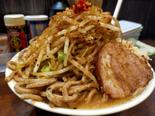 「ネパル麺・麺増し2（マサラましまし・にんにく）」@ミゾグチヤ 東十条店の写真