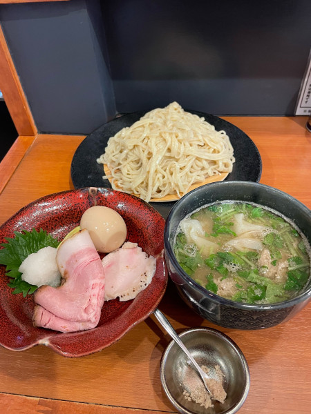 「秋刀魚煮干つけ麺(塩)¥1,500 特製TP¥400」@自家製手もみ麺 鈴ノ木の写真