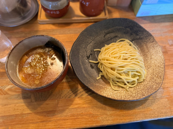 「つけ麺小盛り(180g)トッピング付き(味玉)920円」@つけ麺屋 やすべえ 練馬店の写真
