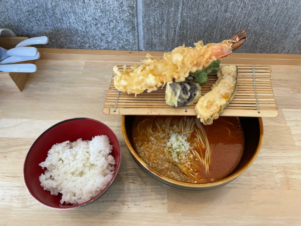 「海老味噌ラーメン　海老天ライス付き」@神の海老天ラーメンの写真