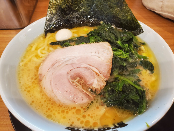 「ラーメン並＋ほうれん草」@町田商店 横浜北寺尾店の写真