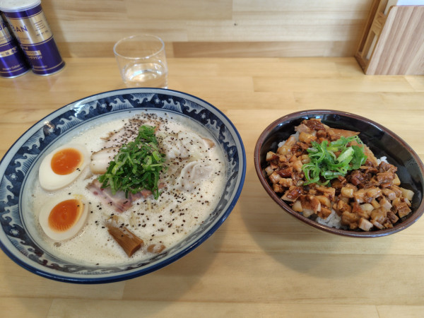 「特製鶏白湯1250円＋チャーシュー丼250円」@RAMENSTAND 熊谷広瀬の写真