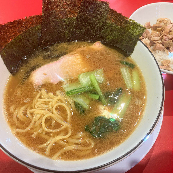 「ラーメン950円半ﾁｬｰｼｭｰまぶし丼150円他」@家系ラーメン 王道家直系 修の写真