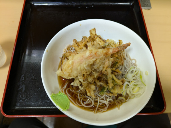 「海老かき揚げ天そば」@梅もと ヤエチカ店の写真