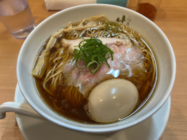 「醤油らぁ麺」@らぁ麺 はやし田 錦糸町店の写真