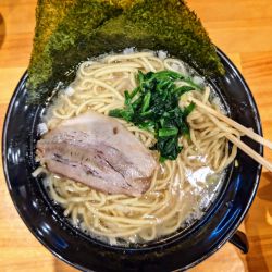 塩ラーメン（860円）＋無料麺増し
