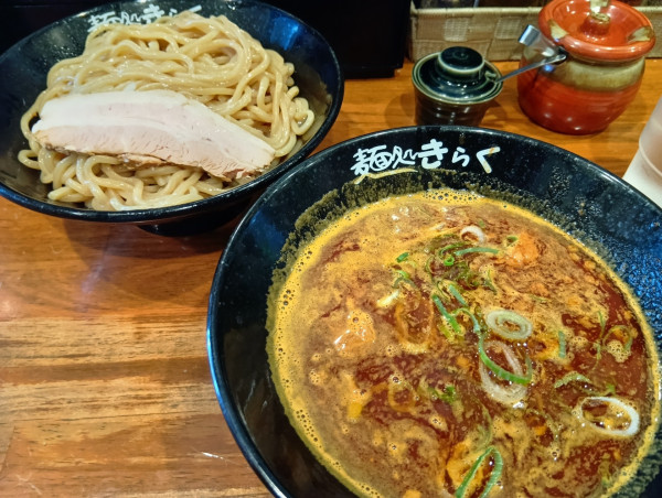 「辛つけ麺中盛　チャーシュー一枚　豚スタミナひき肉丼小」@麺処 きらくの写真