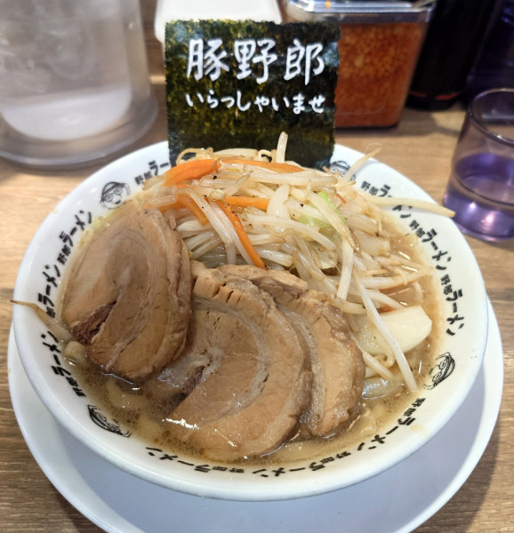 「豚野郎(1330円)」@野郎ラーメン 高田馬場店の写真