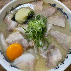 肉入り大　生卵トッピニンニクトッピ