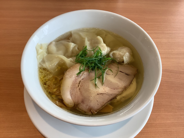 「ワンタン塩そば　1180円」@中華そば 馨の写真