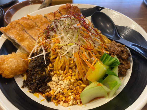 「排骨汁なし担々麺」@四川担々麺 赤い鯨の写真