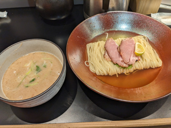 「秋刀魚豚骨の昆布水つけ麺」@ワタリガラスの写真
