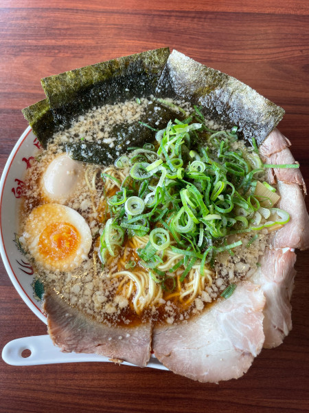 「特製醤油全部のせラーメン」@ラーメン魁力屋 岐阜島店の写真