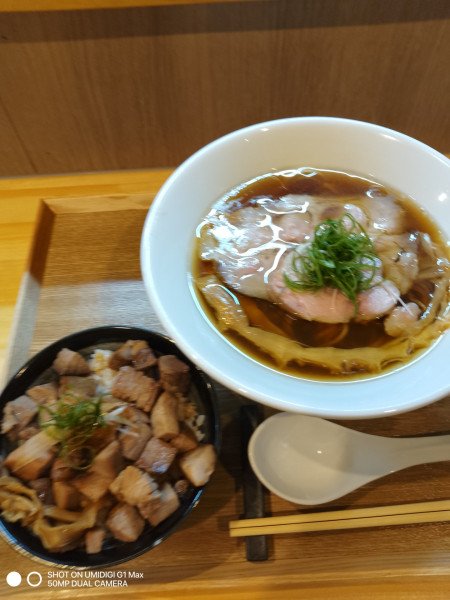 「醤油らーめん+チャーシュー丼」@らーめん 心麦の写真