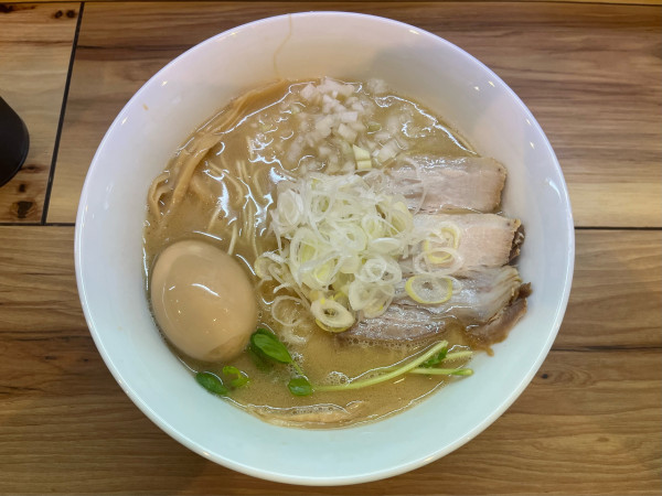 「鶏白湯味玉」@麺屋 秀彬の写真