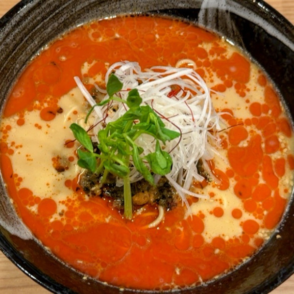 「紅・担担麺¥980＋特大水餃子2個無料」@担担麺 ロシューの写真