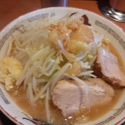 小ラーメン950円、ニンニクアブラ