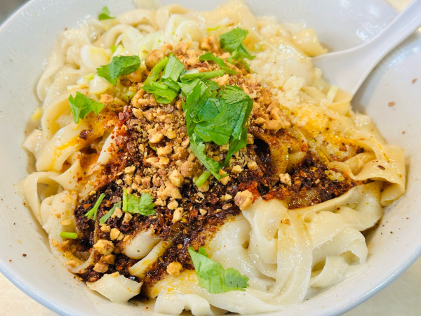 「油潑麺 880円 大盛 150円」@亀戸刀削麺の写真