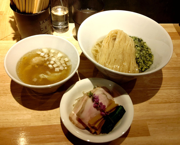 「『山形だしのつけそば 塩+ワンタン(¥1200+300)』」@麦処 八と丁の写真