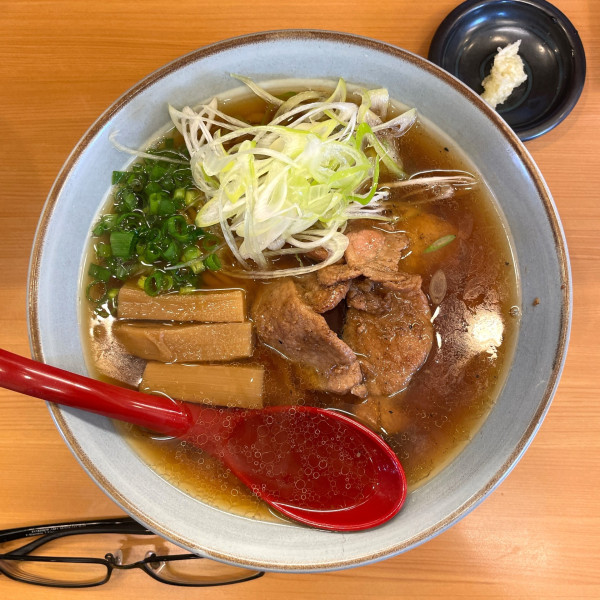 「煮干しらーめん」@煮干し醤油ラーメンとカレーの店 たまやの写真