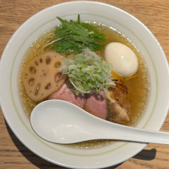 小さな野はらの木の下での写真