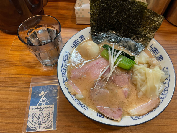 「特製ラーメン」@横浜豚骨醤油ラーメン YOLOの写真