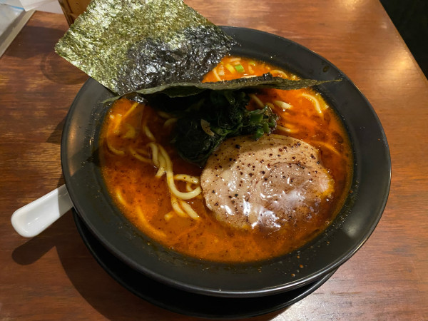 「焦がしニンニク麻辣麺（固め）950円」@麺家 徳 アトレ川崎店の写真