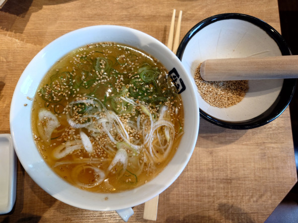 「ごまねぎ塩ラーメン(ハーフ、495円)」@牛角 岸町店の写真