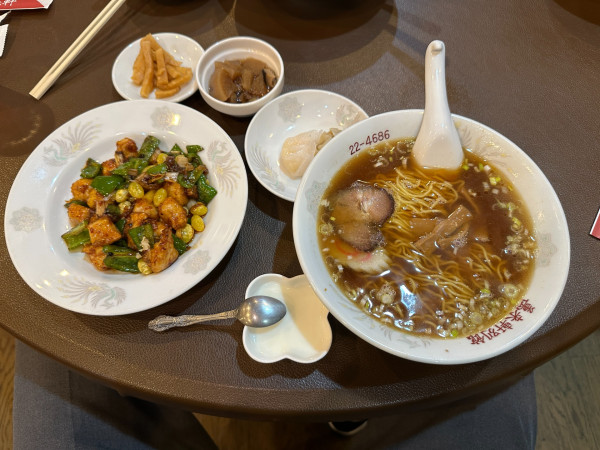 「ディナーセット（銀杏と鶏肉炒め＋醤油ラーメン）1,450円」@萬来軒別館の写真