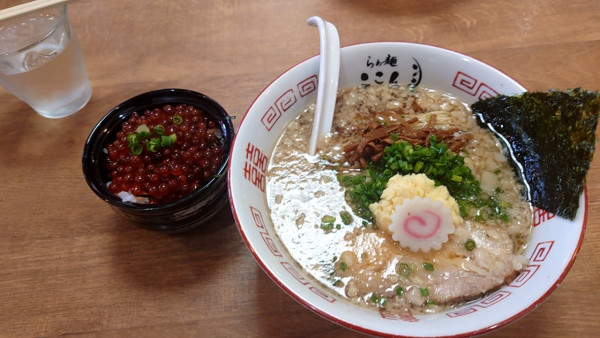 「背脂しょうが＋いくら丼」@らぁ麺 ここんの写真