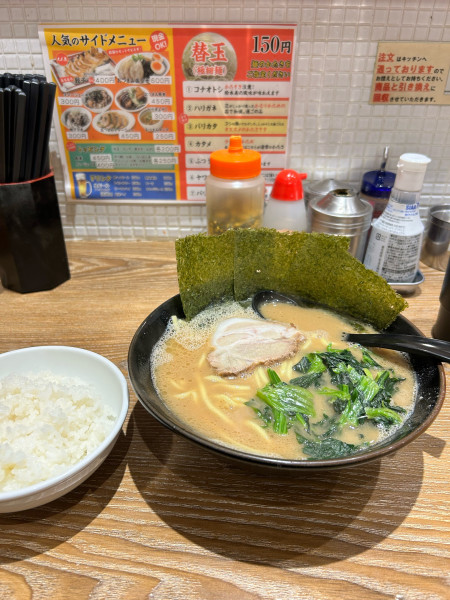 「ラーメン　1000円」@横浜家系ラーメン 銀家 川崎銀柳街店の写真