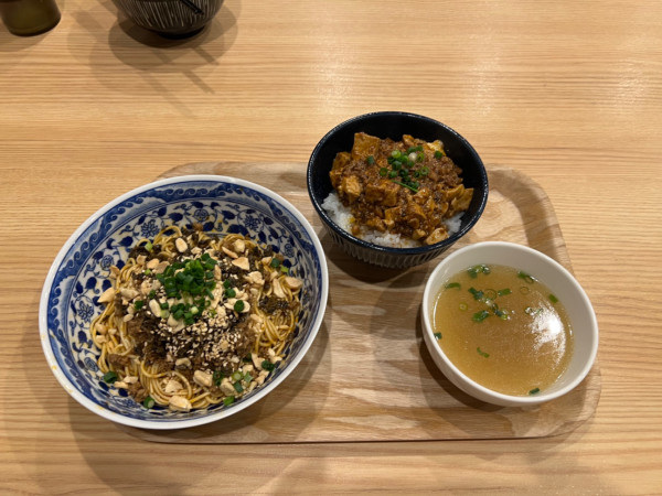 「ロシュー汁無し担々麺」@担担麺 ロシューの写真