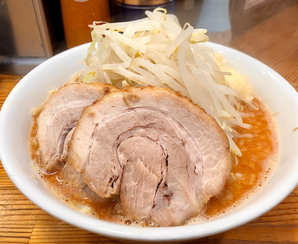 「小辛味噌ラーメン　1020円」@ラーメン神豚 横須賀中央店の写真