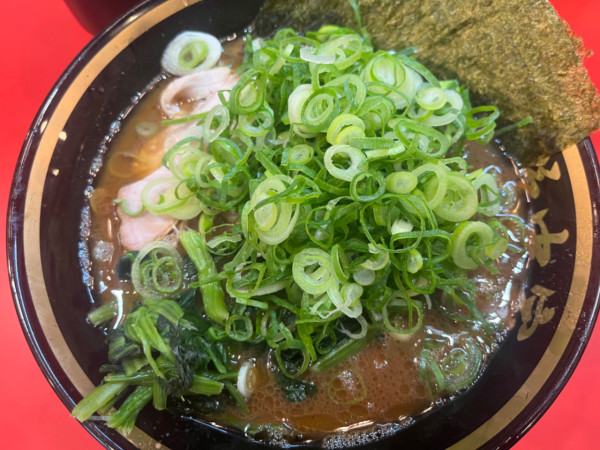 「ラーメン並900円＋九条ネギ200円」@横濱家系ラーメン 五代目 野中家の写真