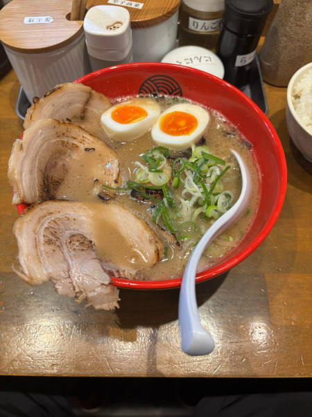 「豚骨らぁめん全部のせ」@いちむじんの写真