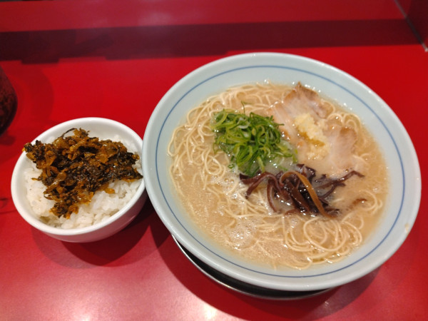 「本場博多ラーメン¥700+無料ライス」@本場博多ラーメン せまかっちゃん 神田店の写真