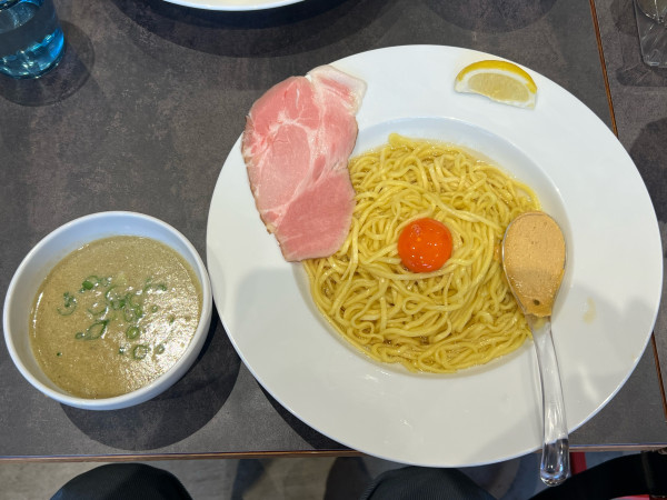 「濃厚牡蠣スープ　雲丹バターたまご麺　熱盛　1,250円」@むかん横浜の写真