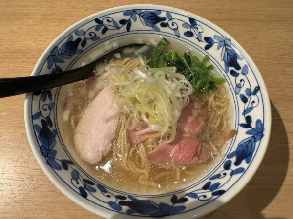 「貝出汁塩らぁ麺」@貝出汁らぁ麺 海美風 浅草店の写真