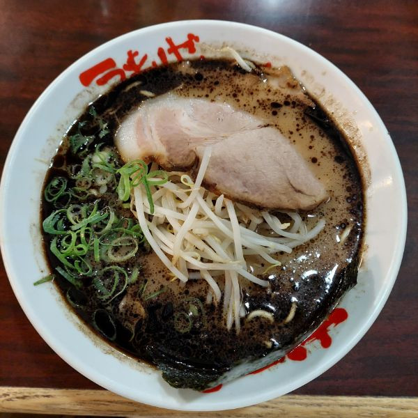 「ラーメン黒+替え玉+ハイボール」@なんつッ亭 参 川崎店の写真