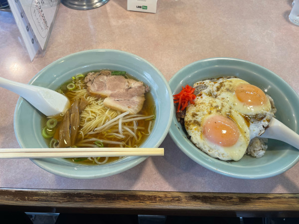 「ラーメン・チャーシューエッグ丼セット950円」@恵美飯店の写真